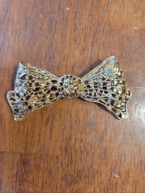 Gold toned Bow Brooch